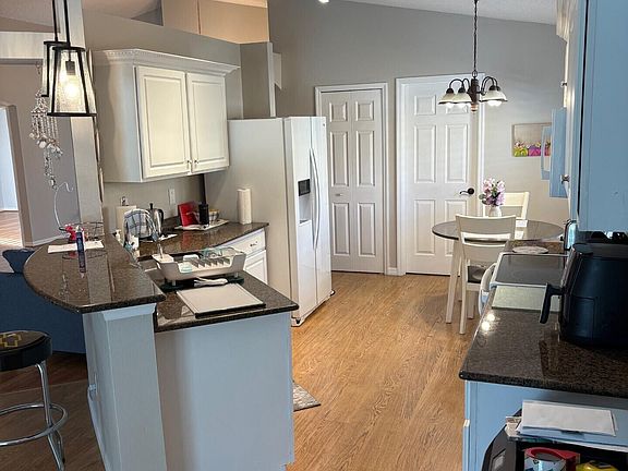 4th image of 213 Oak Branch Dr