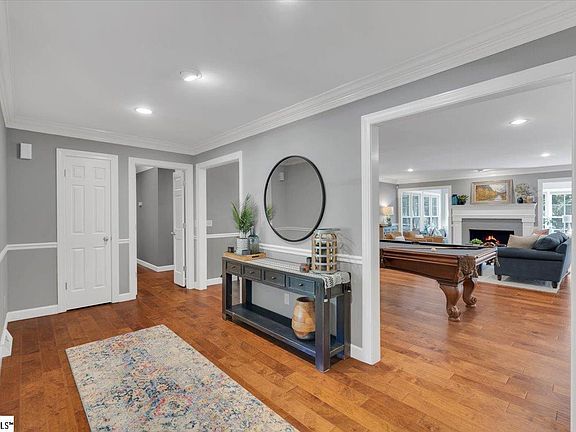 3rd image of 9 Ashwicke Ln