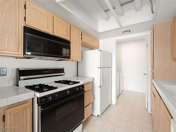 4th image of 1900 Villa Palms Ct Unit 204