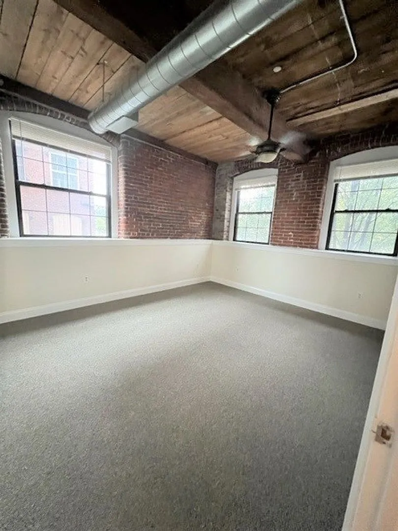 32 Vila LLC — Photo 3