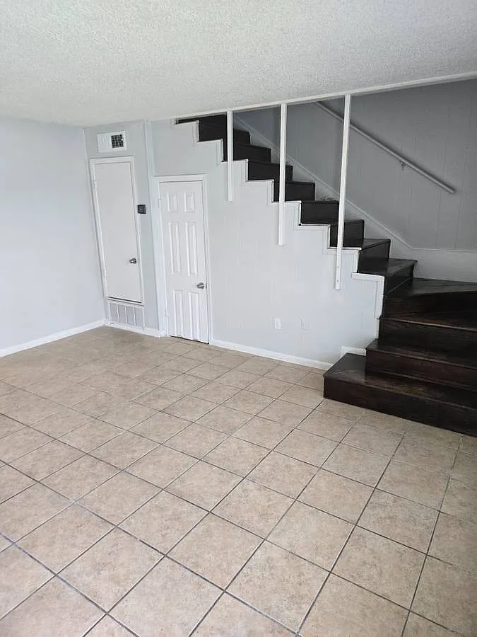 Alamo Apartments — Photo 4