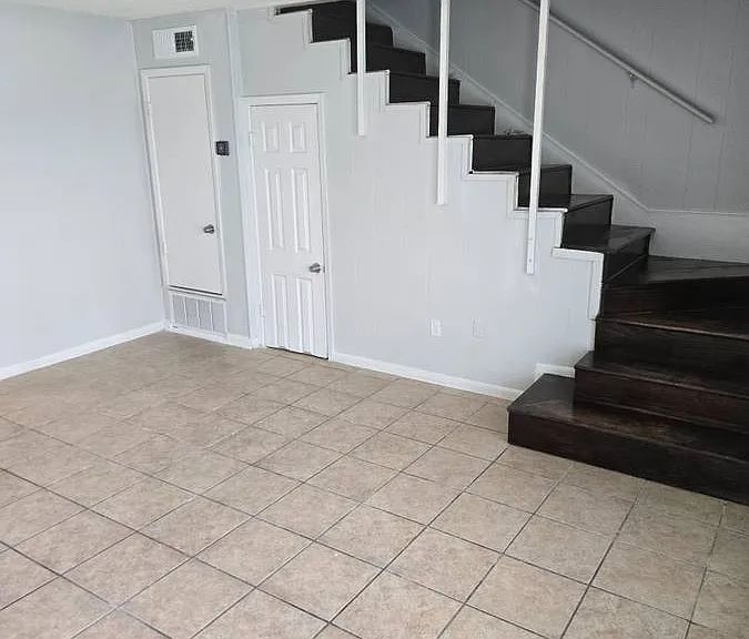 Alamo Apartments — Photo 4