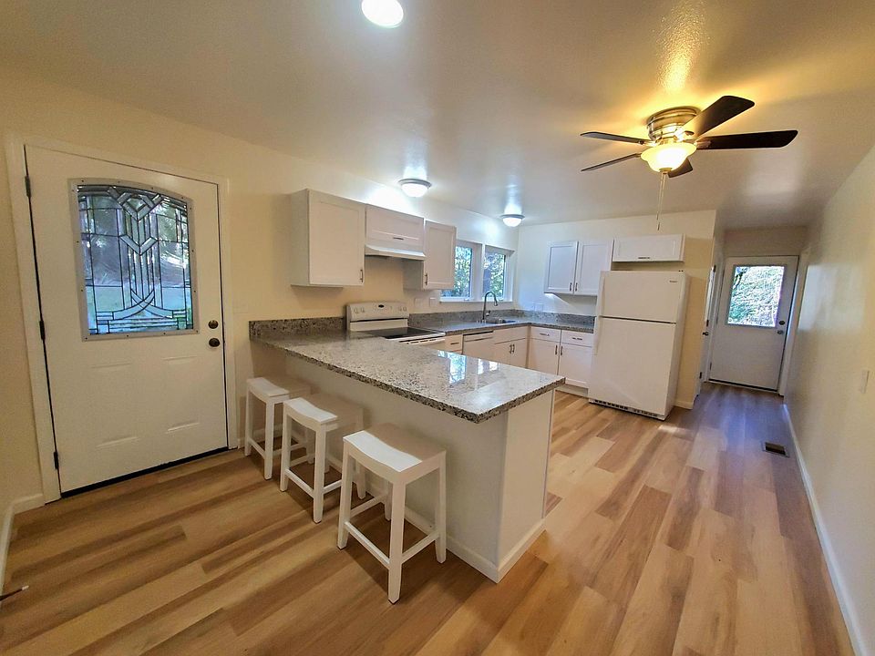 New kitchen with granite couunters and dishwasher