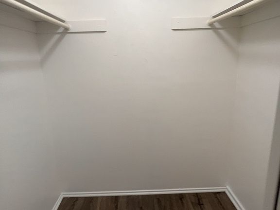 Walk in closet 

walk in closet