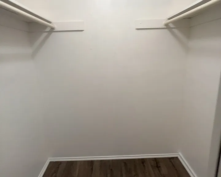 Walk in closet 

walk in closet