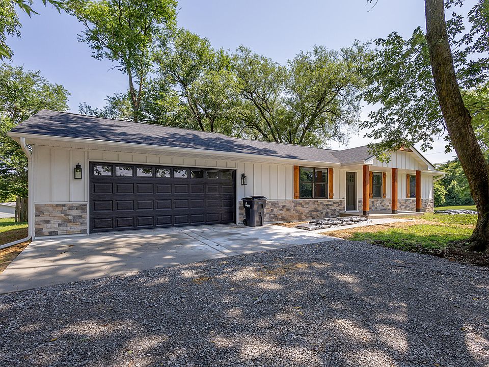1st image of 25 E Poplar Hill Dr