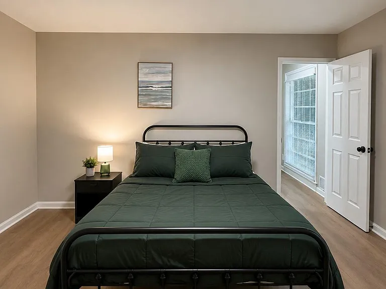 228 Napoleon Dr SW — Photo 3