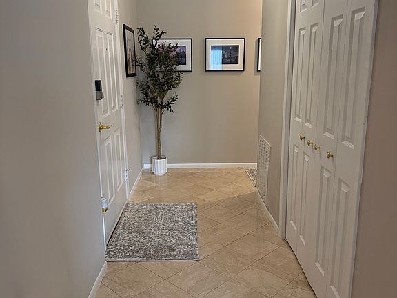 5th image of 25 Frankie Ln