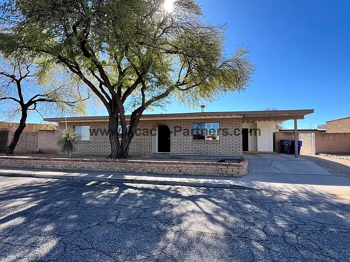 7526 E Juarez St — Photo 2