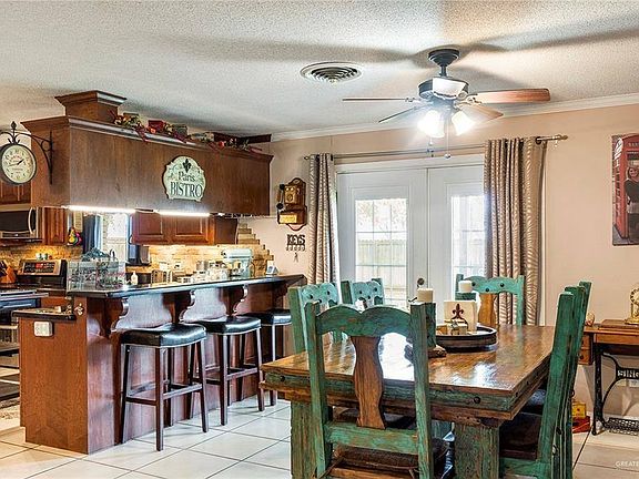 5th image of 1106 Country Club Dr