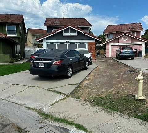 2nd image of 705 Matthisen Cir