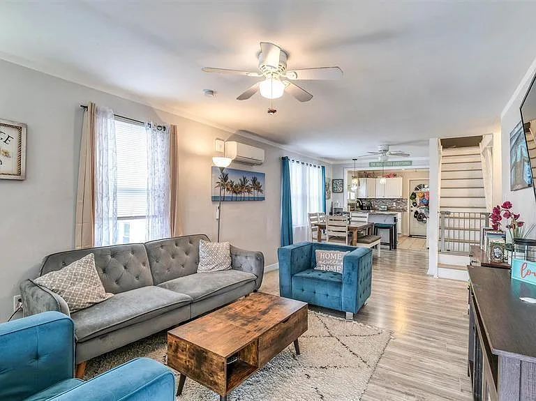 200 N Sacramento Ave #2 — Photo 3