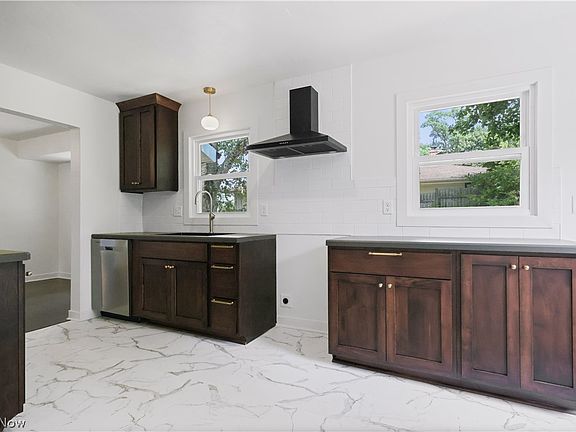 4th image of 2430 S Columbus Rd