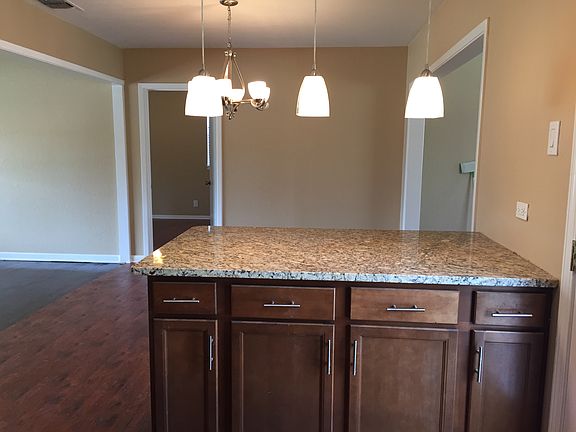 4th image of 735 Robinhood Pl