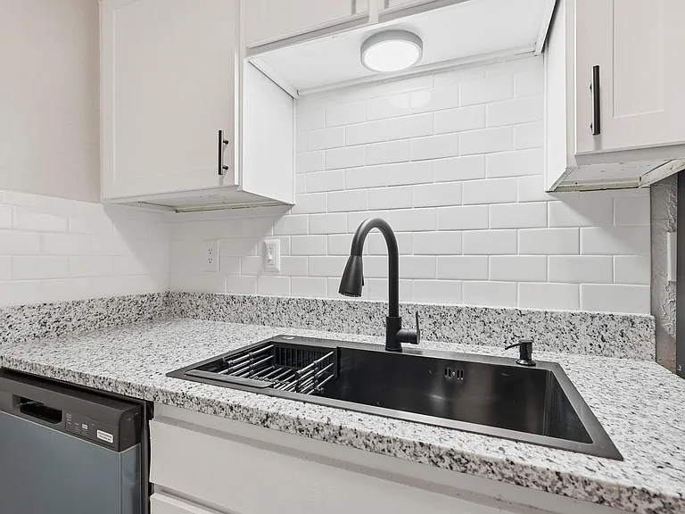 South Crest Apartments — Photo 109