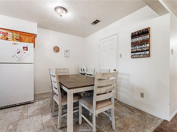 4th image of 1806 Woodsman Dr APT A