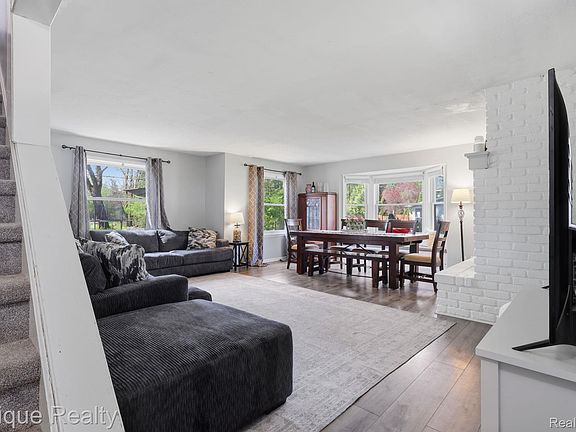 5th image of 7441 Honeysuckle Rd