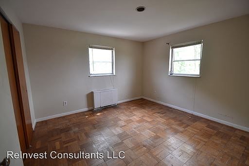 4th image of 5458 Hamilton Ave