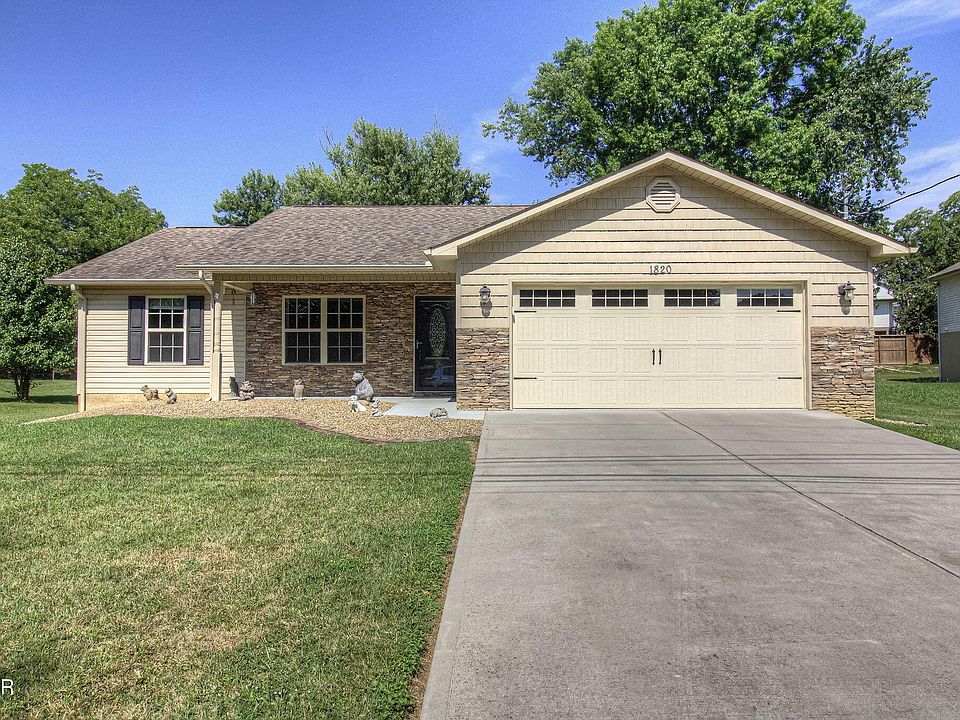 1st image of 1820 Riverview Cir