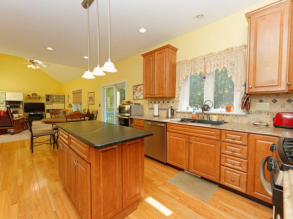 5th image of 23 Seymour Dr