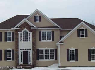 3 Ridgeview Dr, Scranton, PA 18504