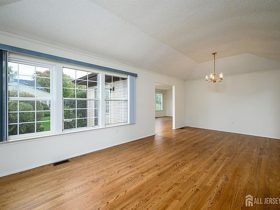 5th image of 13 Benjamin Franklin Dr