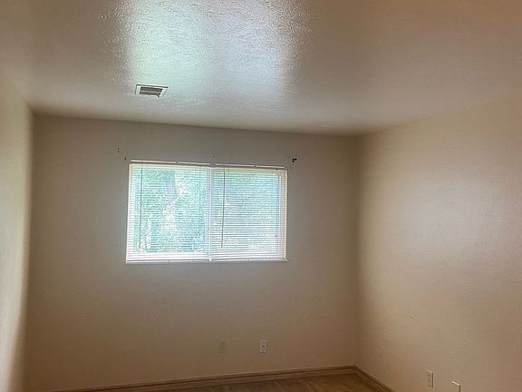 3rd image of 1611 Cottonwood Dr #9