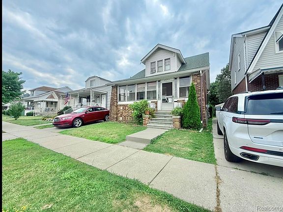 2nd image of 4553 Curtis St
