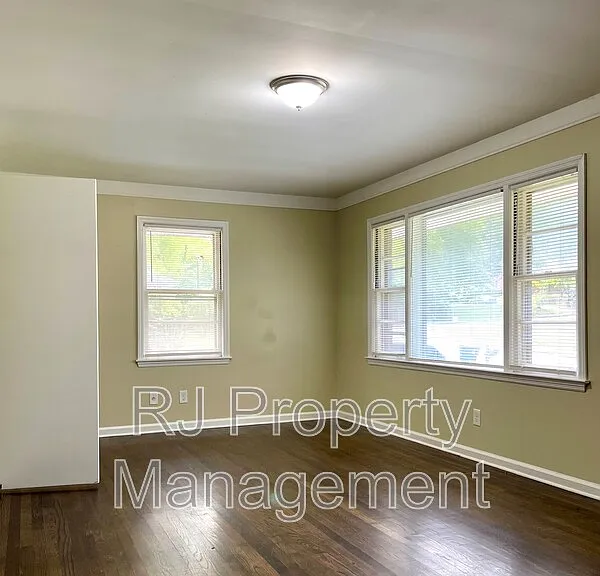 3284 Parham St — Photo 7