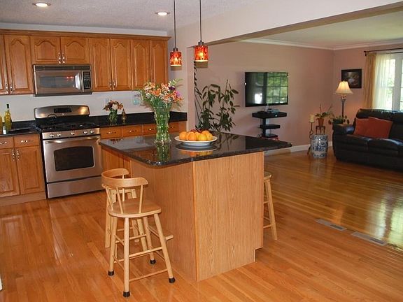 5th image of 176 Deering Dr