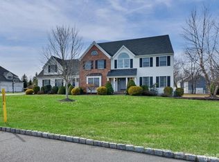 26 Wedgewood Dr, Annandale, NJ 08801