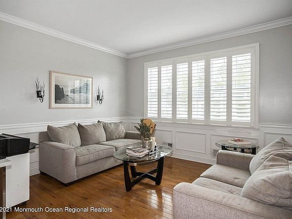 4th image of 1503 Larchmont St