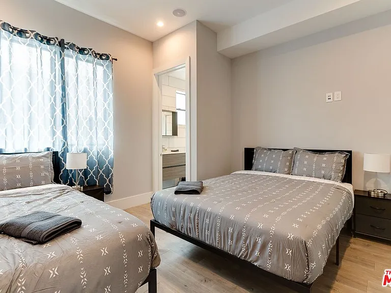 4826 W Pickford — Photo 29