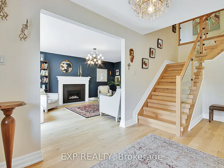 895 Dresden Cres — Photo 14