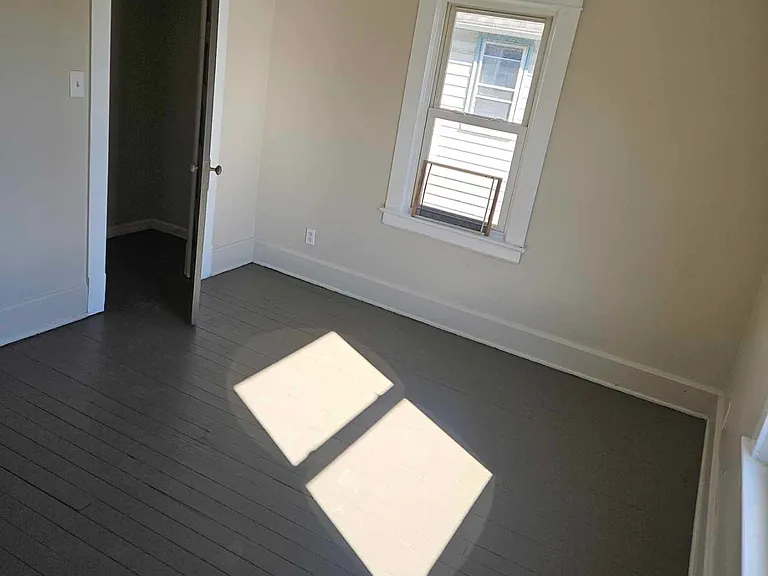 1756 Midland Ave — Photo 10