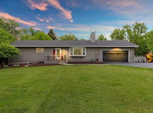 W5940 Brick Church Rd, Fontana, WI 53125