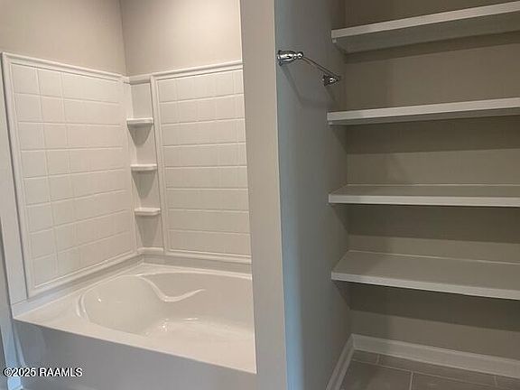 3rd image of 520 Broussard Hill Dr