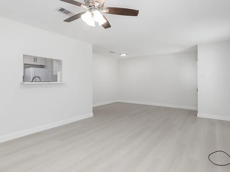 1007 Cedar St — Photo 4