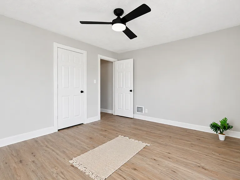 619 N Gray St — Photo 14