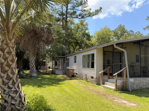 55643 Lisa St, Astor, FL 32102