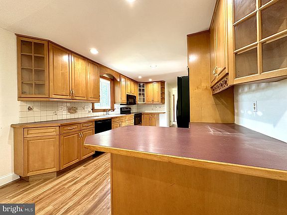 3rd image of 2853 W Oakland Dr