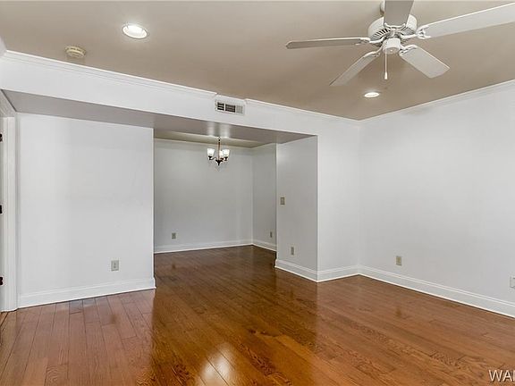 4th image of 210 15th St E APT 61