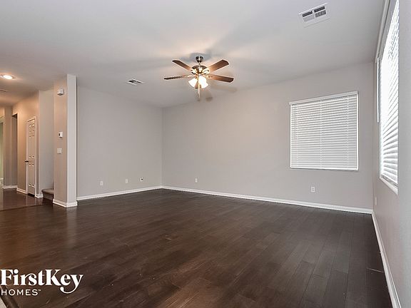 3rd image of 917 Noah Valley St