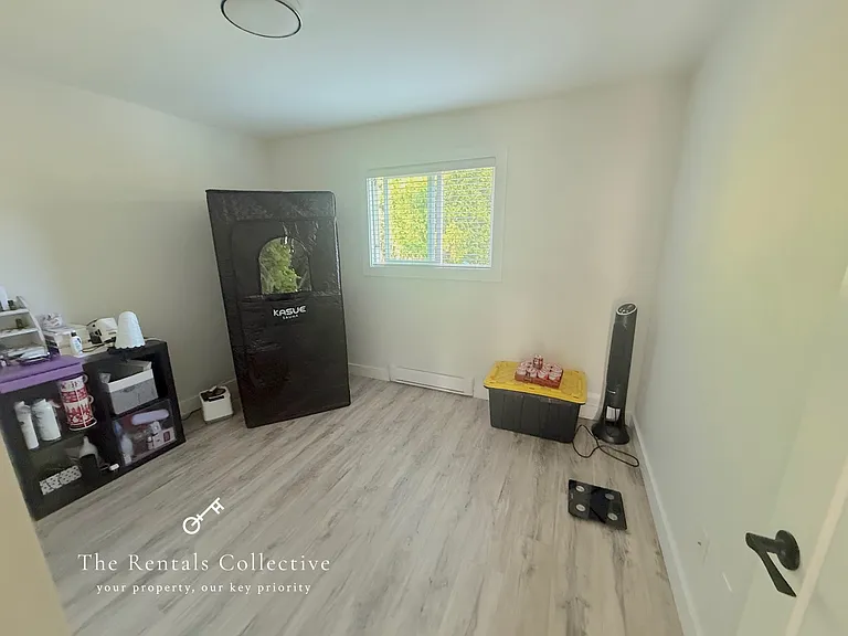 3758 Sefton St — Photo 6
