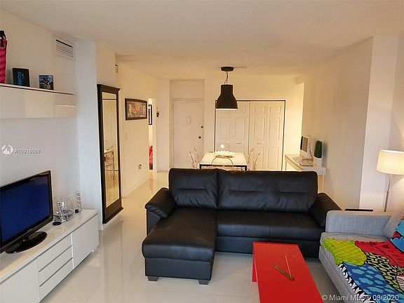 2nd image of 300 Bayview Dr APT 902