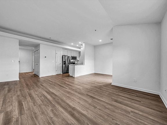 4th image of 5500 Vinings Dr #207-2