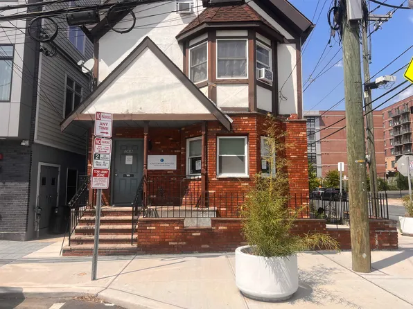 268 Saint Pauls Avenue image 1 of 8