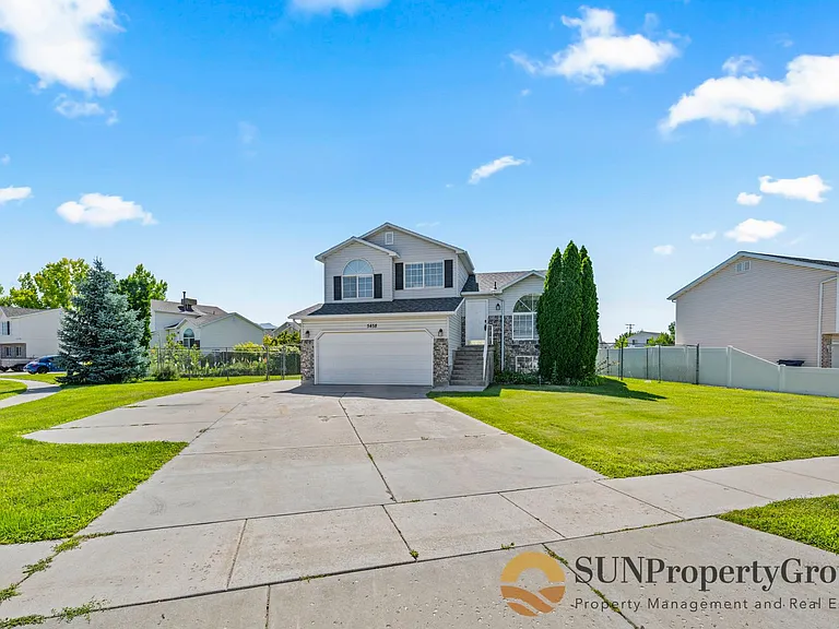 5458 S 4250 W — Photo 1