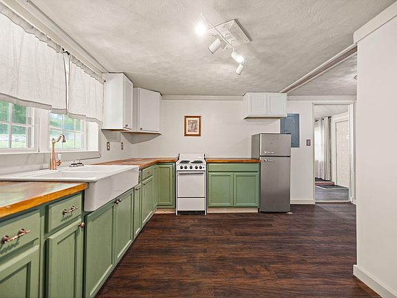3rd image of 131 Barber Rd