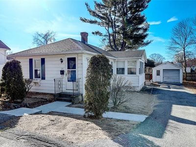 35 Proctor Ave, Warwick, RI, 02888